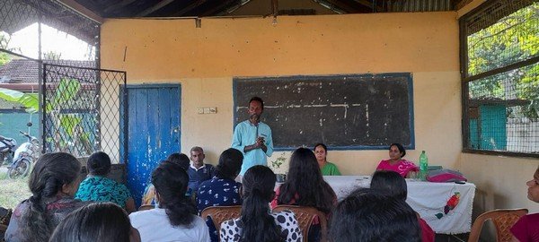 Distribution of vegetable plants and pots to families who are engaged in gardening in Jalthara (2023-01-04)
